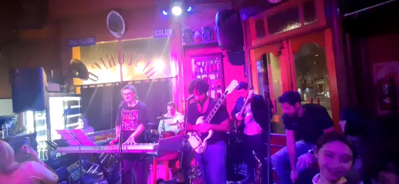 Blackout1980s en una presentación en vivo
